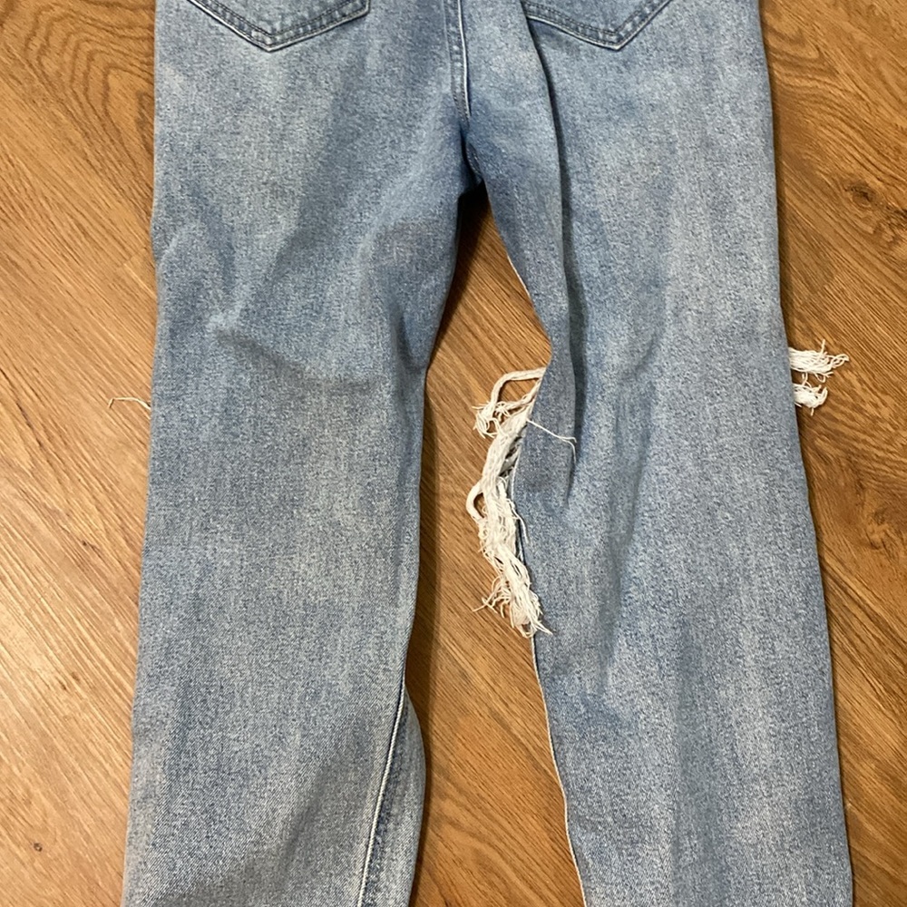 Distressed Cello Capri’s - image 6